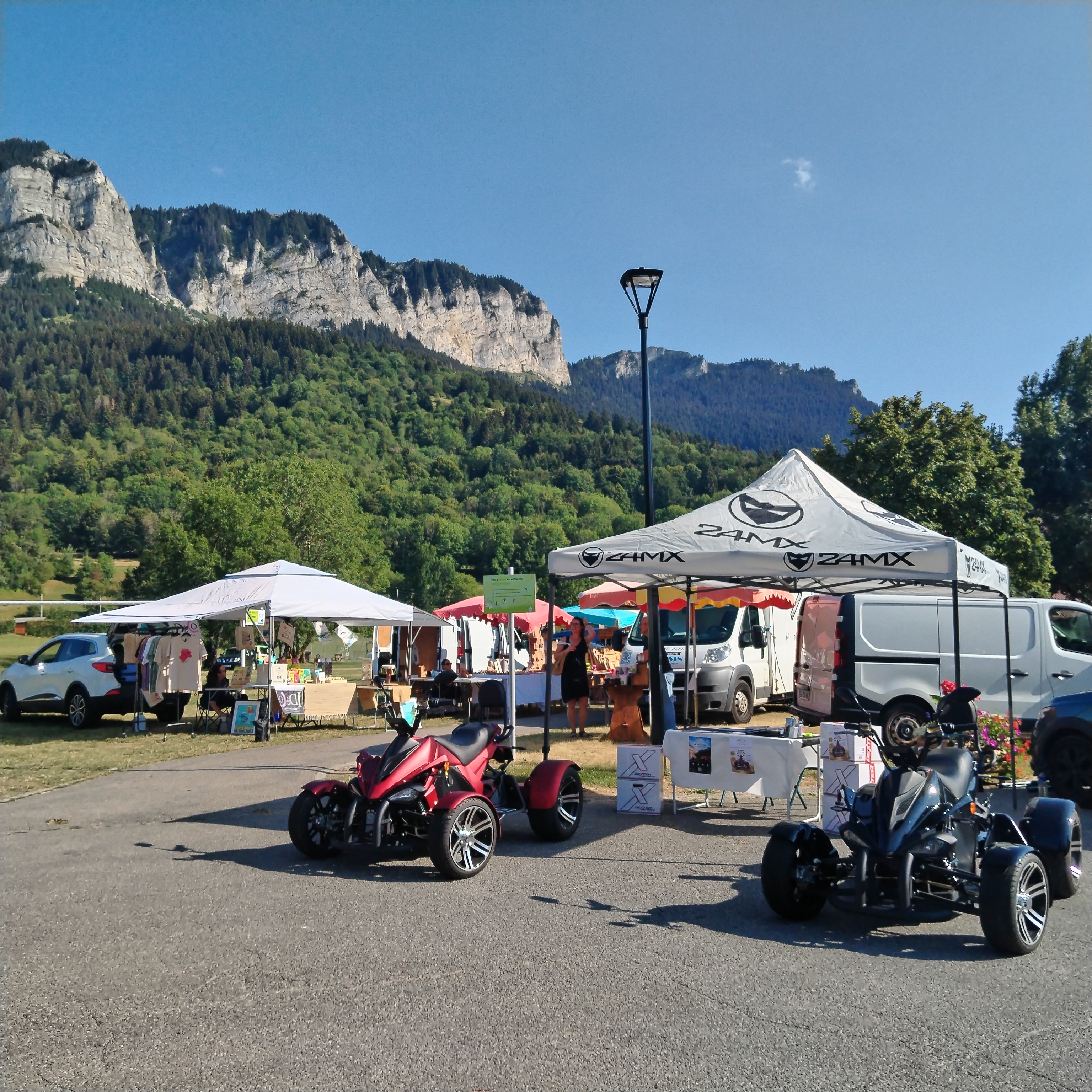 Terrasse avec vue sur les montagnes