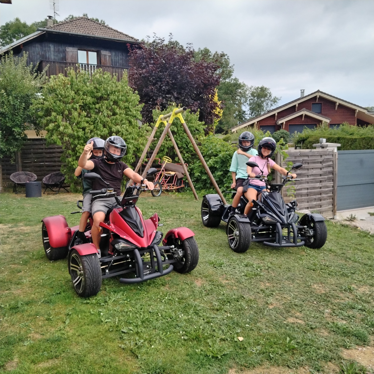 Quad dans un paysage de montagne