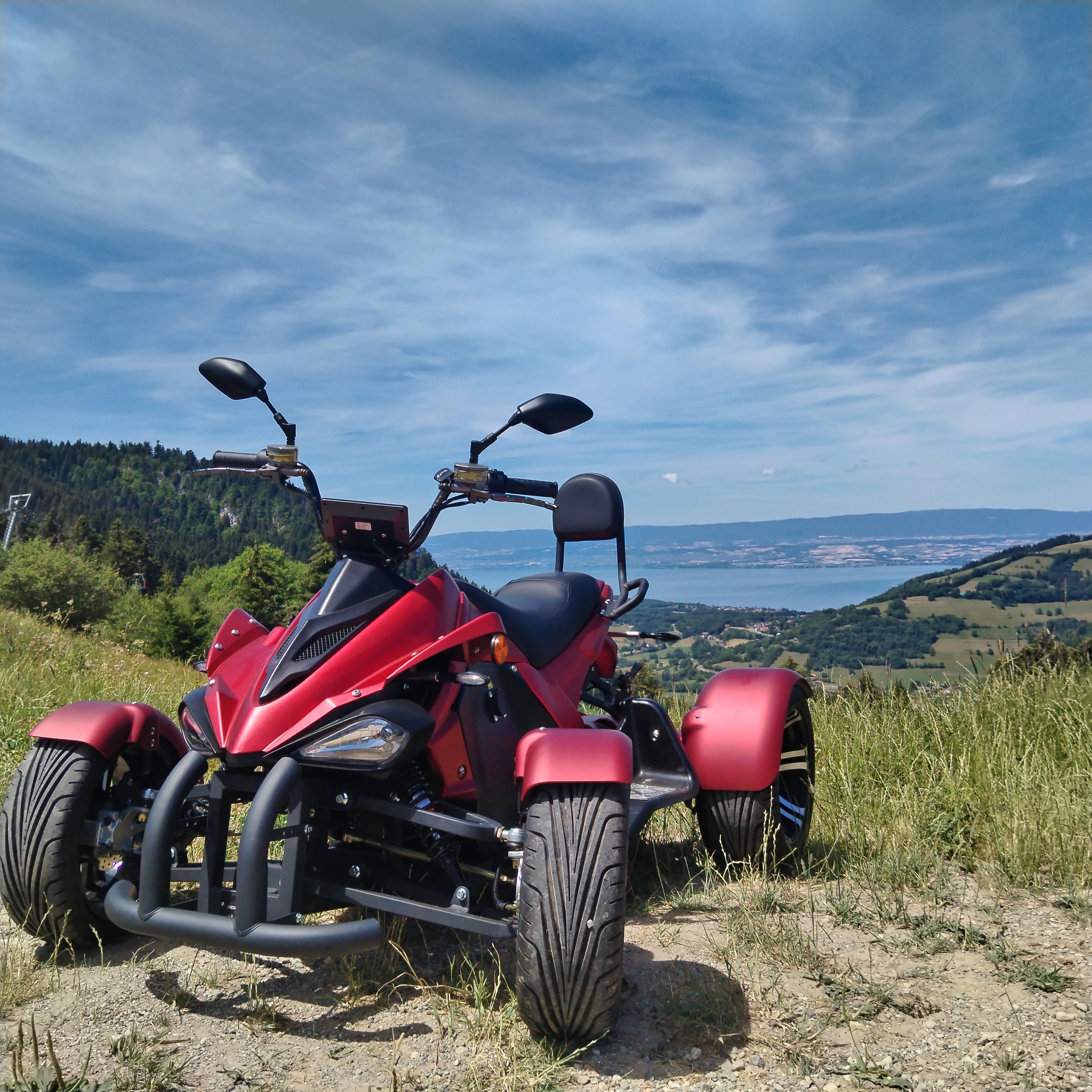 Quad électrique avec vue panoramique sur le lac Léman
